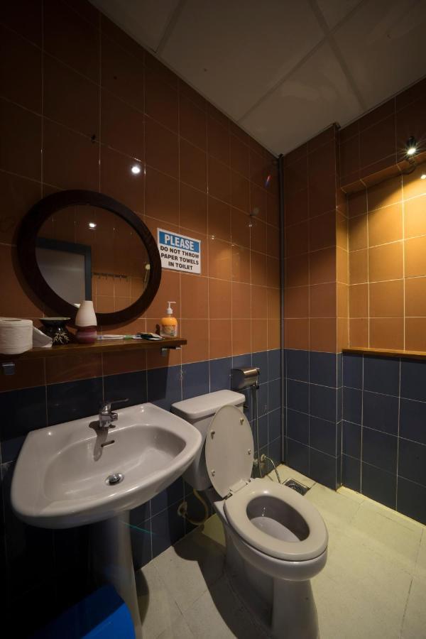 Happy Saigon Hostel โฮจิมินห์ซิตี้ ภายนอก รูปภาพ